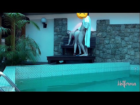 ❤️ El cap convida la criada a la piscina, però no va poder resistir-se a una calor Vídeo porno al ca.high-pass.ru ❌❤