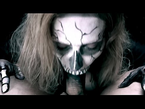❤️ Noia dimoni xuclant polla amb la seva boca negra i empassant semen. Vídeo porno al ca.high-pass.ru ❌❤