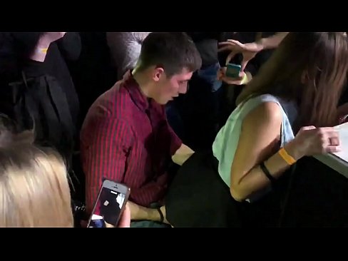 ❤️ Sexe real en una discoteca russa. Noia russa de 18 anys a l'anus i la vagina follada en una discoteca Vídeo porno al ca.high-pass.ru ❌❤