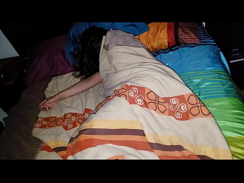 ❤️ El fillastre renya la seva jove madrastra mentre dorm. Vídeo porno al ca.high-pass.ru ❌❤